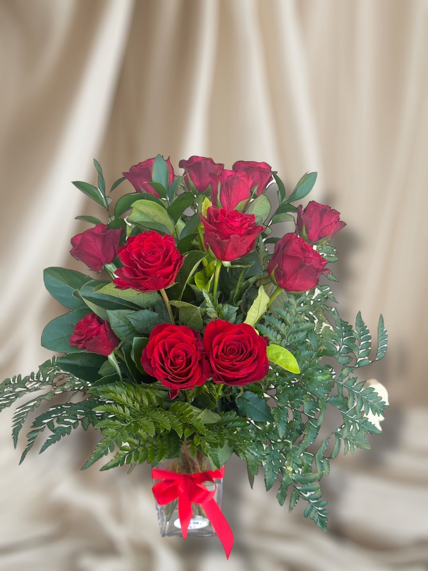 1 Dozen Rose Vase (Red or Pink)